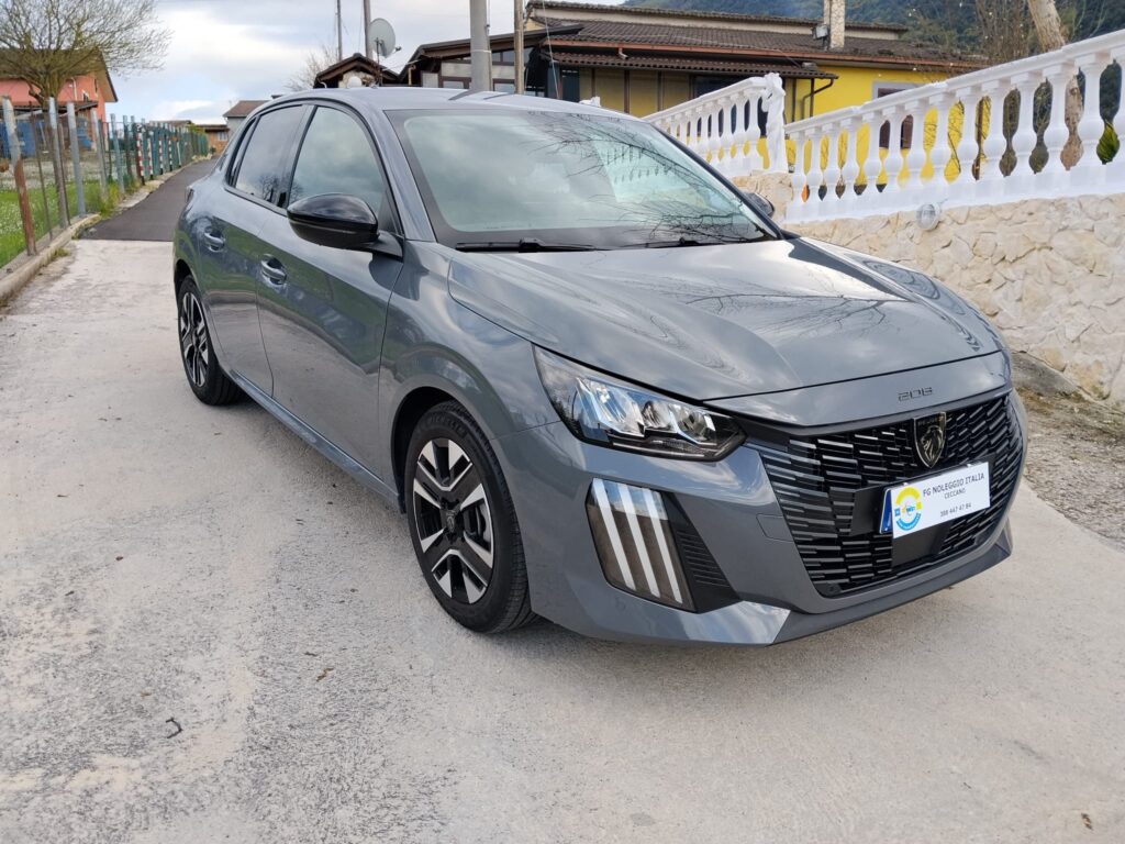 PEUGEOT 208